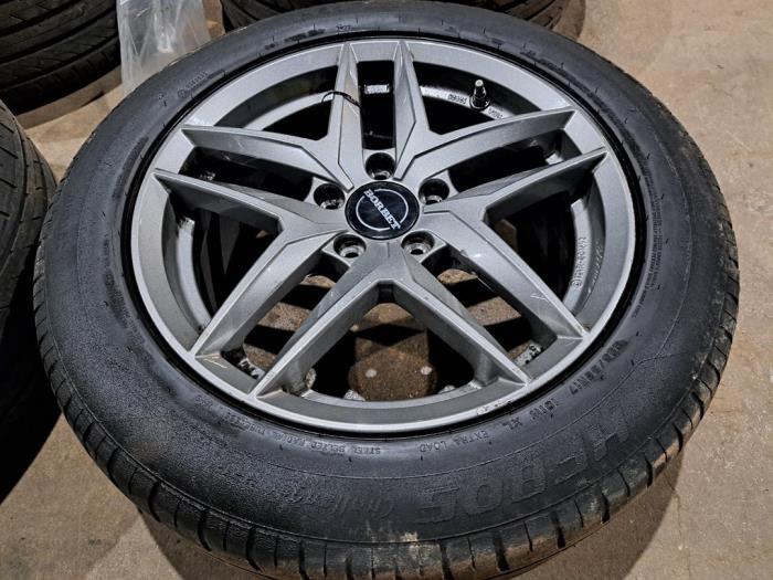 Jeu de jantes sport + pneus d'un Mercedes-Benz Vito (447.6) 1.6 109 CDI 16V 2018