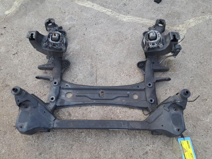 Used Subframe BMW X4 (F26) xDrive 20i 2.0 16V Twin Power Turbo Price € 250,00 Margin scheme offered by Benelux Zwijndrecht B.V.