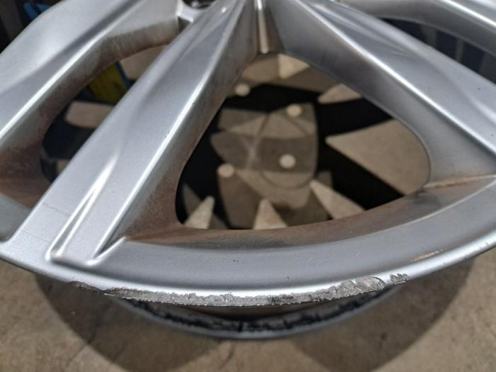 Wheel from a Volkswagen Golf VII (AUA) 1.2 TSI BlueMotion 16V 2014