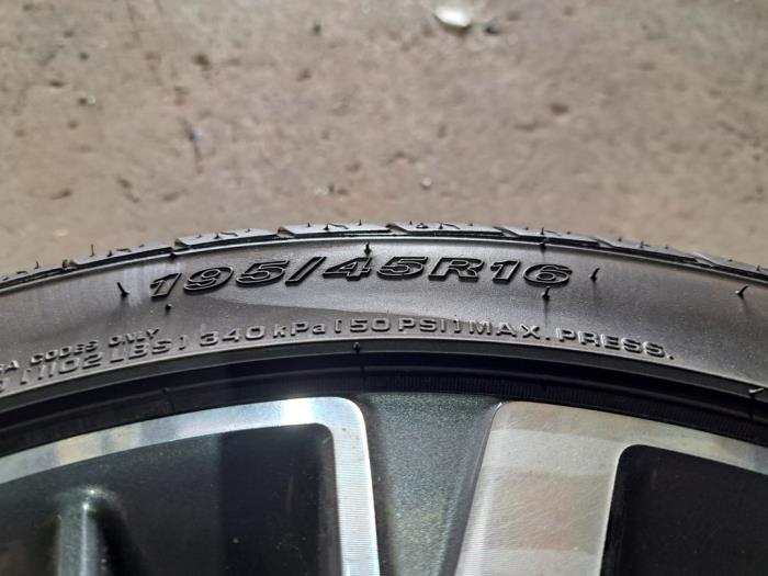 Wheel + tyre from a Kia Picanto (JA) 1.0 T-GDI 12V 2021