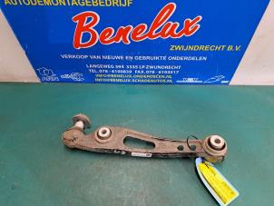 Used Front lower wishbone, left Landrover Discovery V (LR) 3.0 sdv6 24V Price on request offered by Benelux Zwijndrecht B.V.