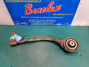 Used Front lower wishbone, left Landrover Discovery V (LR) 3.0 sdv6 24V Price on request offered by Benelux Zwijndrecht B.V.