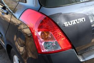 Gebrauchte Rücklicht links Suzuki Swift (ZA/ZC/ZD1/2/3/9) 1.3 VVT 16V Preis auf Anfrage angeboten von Benelux Zwijndrecht B.V.
