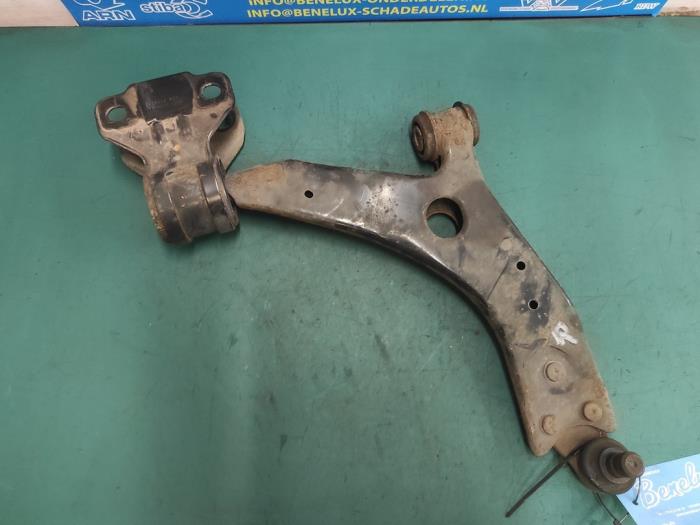 Front wishbone, right from a Ford Focus 3 Wagon 1.6 SCTi 16V 2011
