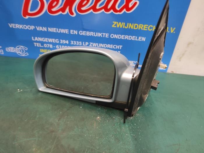 Wing mirror, left from a Hyundai Getz 1.3i 12V 2003