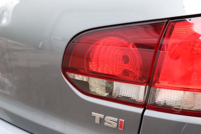 Rücklicht rechts van een Volkswagen Golf VI (5K1) 1.4 TSI 122 16V 2009