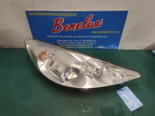 Used Headlight, right Peugeot 206+ (2L/M) 1.4 XS Price on request offered by Benelux Zwijndrecht B.V.