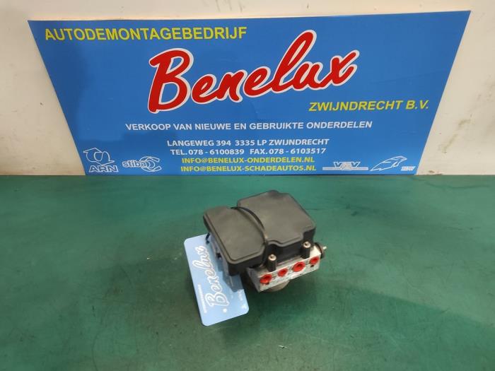 Używane Pompa ABS Opel Movano 2.3 CDTi Biturbo 16V FWD Cena € 211,75 Z VAT oferowane przez Benelux Zwijndrecht B.V.