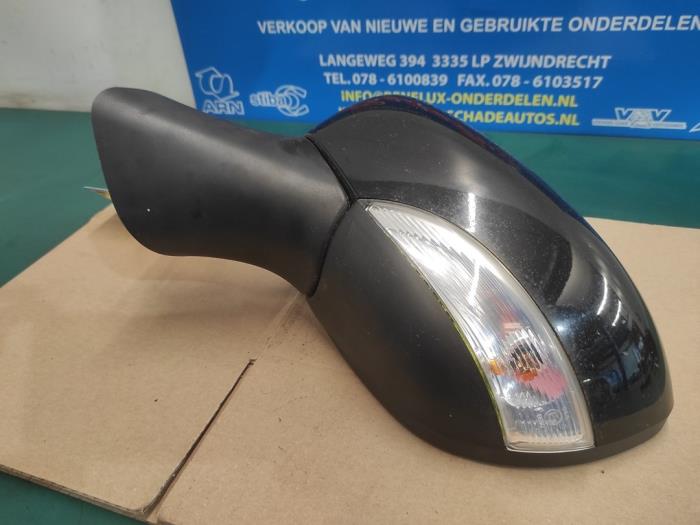 Wing mirror, left from a Renault Clio IV (5R) 1.5 Energy dCi 90 FAP 2013
