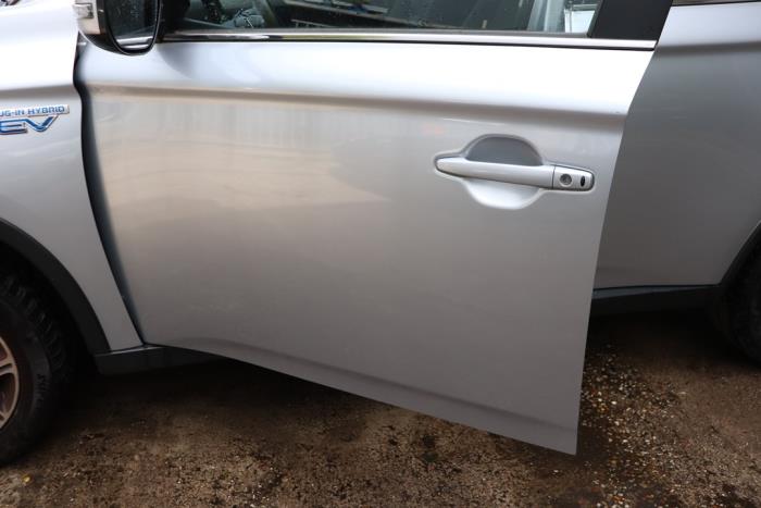 Puerta de 4 puertas izquierda delante de un Mitsubishi Outlander (GF/GG) 2.0 16V PHEV 4x4 2015