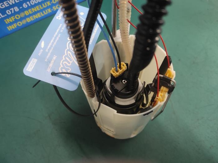 Electric fuel pump from a Peugeot Boxer (U9) 2.0 BlueHDi 160 2019