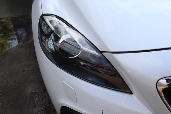 Front end, complete Volvo V40 Cross Country 2.0 T3 16V - 31424258
