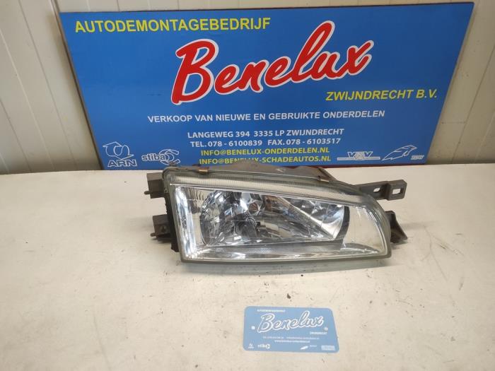 Używane Reflektor prawy Subaru Impreza I Plus (GF) 1.6i GL AWD 16V Cena € 50,00 Procedura marży oferowane przez Benelux Zwijndrecht B.V.