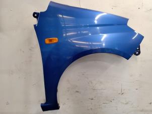 Begagnade Framskärm, höger Daihatsu Cuore (L251/271/276) 1.0 12V DVVT Pris på förfrågan erbjuds av Benelux Zwijndrecht B.V.