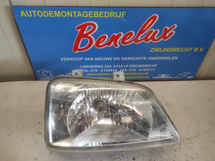 Używane Reflektor prawy Daihatsu Terios (J1) 1.3 16V DVVT 4x2 Cena na żądanie oferowane przez Benelux Zwijndrecht B.V.