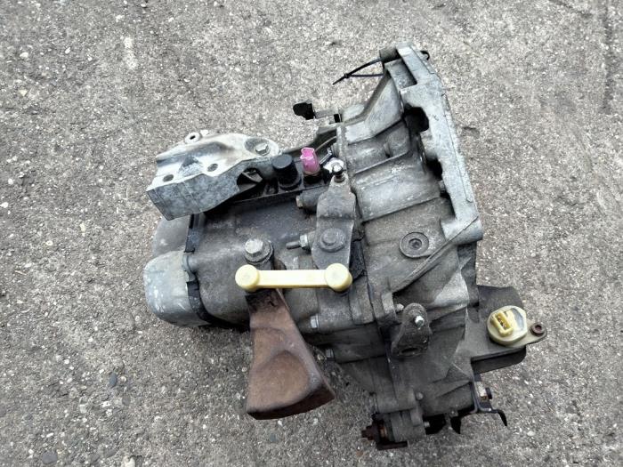 Gebrauchte Getriebe Peugeot 1007 (KM) 1.4 Preis auf Anfrage angeboten von Benelux Zwijndrecht B.V.