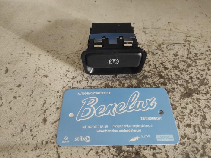 Gebrauchte Handbremse Schalter Mercedes B (W246/W242) 1.5 B-180 CDI,d 16V Preis auf Anfrage angeboten von Benelux Zwijndrecht B.V.
