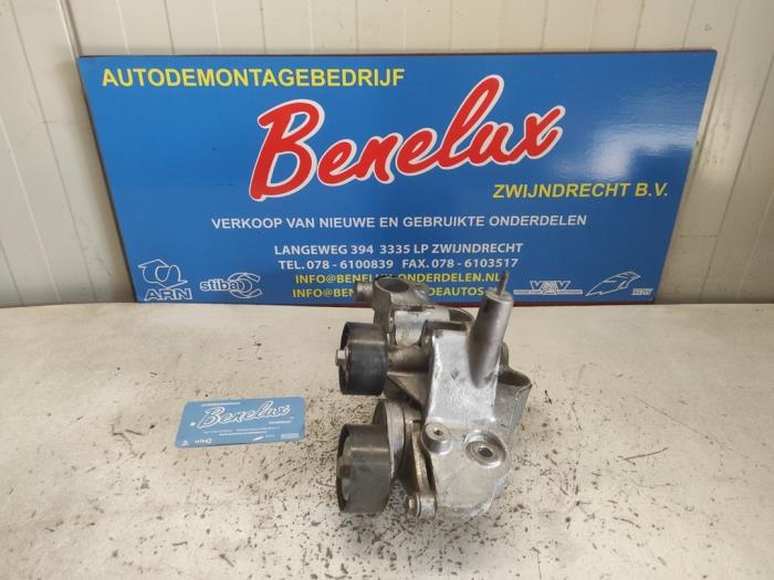 Usagé Support dynamo bas Opel Movano 2.3 CDTi Biturbo 16V FWD Prix sur demande proposé par Benelux Zwijndrecht B.V.