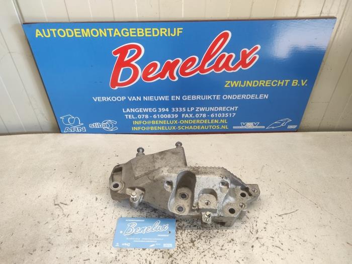 Used Engine mount Opel Movano 2.3 CDTi Biturbo 16V FWD Price on request offered by Benelux Zwijndrecht B.V.