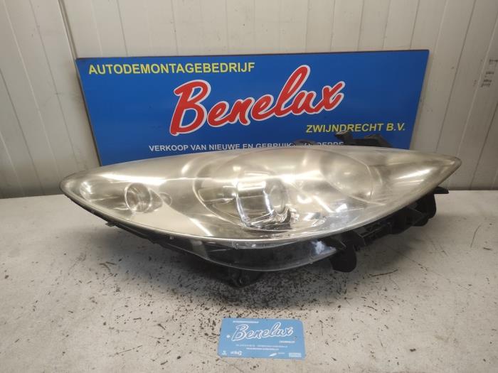 Używane Reflektor prawy Peugeot 307 SW (3H) 1.6 16V Cena na żądanie oferowane przez Benelux Zwijndrecht B.V.