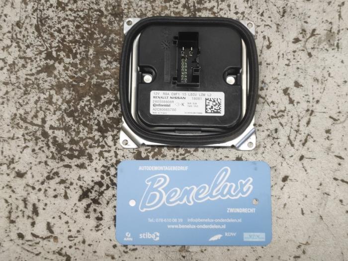 Używane Modułowy reflektor LED Renault Captur I (2R) 0.9 Energy TCE 12V Cena na żądanie oferowane przez Benelux Zwijndrecht B.V.