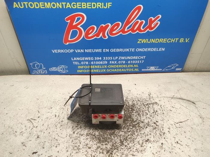 Begagnade ABS-pump Dacia Jogger 1.0 TCe 100 Bi-Fuel , ECO-G 12V Pris på förfrågan erbjuds av Benelux Zwijndrecht B.V.
