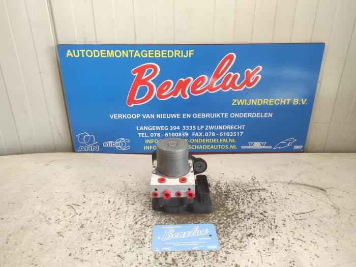 Używane Pompa ABS Volkswagen Taigo 1.0 TSI 95 12V Cena na żądanie oferowane przez Benelux Zwijndrecht B.V.