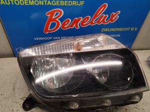 Usagé Phare droit Dacia Duster (HS) 1.6 16V 4x4 Prix sur demande proposé par Benelux Zwijndrecht B.V.