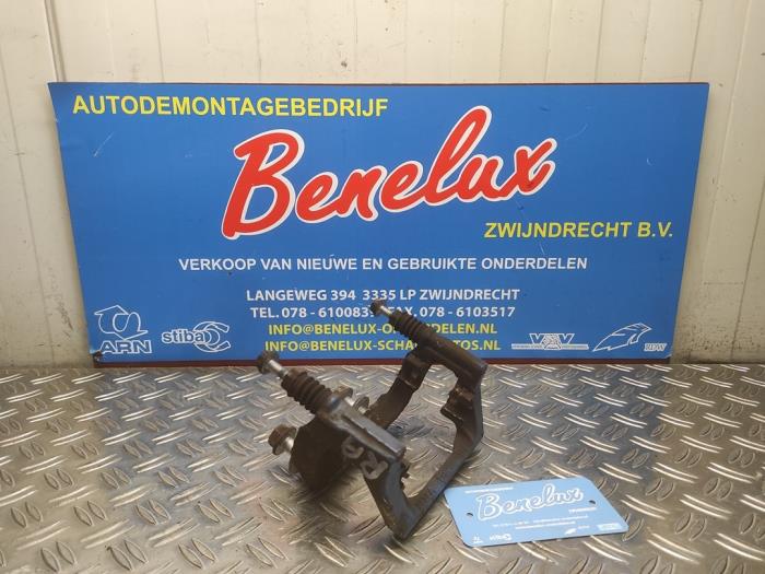 Begagnade Bromssköld BMW 5 serie (F10) 530i 24V TwinPower Turbo Pris på förfrågan erbjuds av Benelux Zwijndrecht B.V.