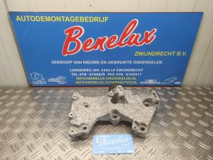 Usagé Support dynamo haut Renault Twingo II (CN) 1.2 16V Prix sur demande proposé par Benelux Zwijndrecht B.V.