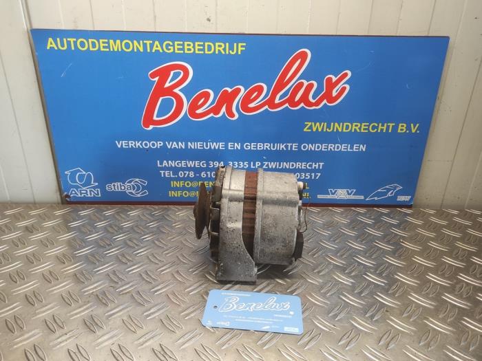 Begagnade Dynamo Mercedes 200-300D (W123) 200 D Pris på förfrågan erbjuds av Benelux Zwijndrecht B.V.