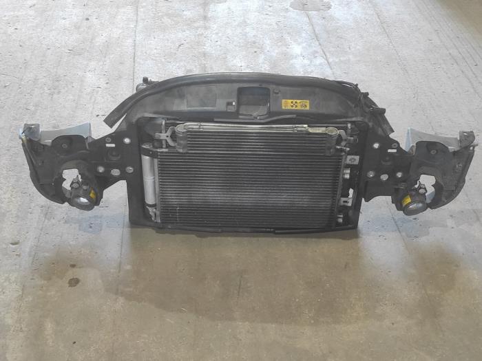 Używane Panel przedni BMW Mini (R50/53) 1.6 16V One Cena na żądanie oferowane przez Benelux Zwijndrecht B.V.