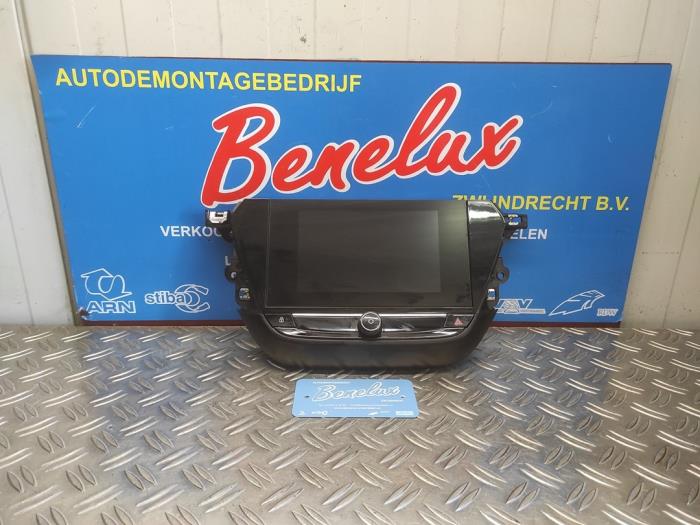 Begagnade Innerdisplay Opel Corsa F (UB/UH/UP) 1.2 Turbo 12V 130 Pris på förfrågan erbjuds av Benelux Zwijndrecht B.V.