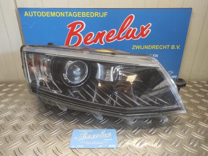 Używane Reflektor prawy Skoda Octavia Combi (5EAC) 1.2 TSI 16V Cena € 650,00 Procedura marży oferowane przez Benelux Zwijndrecht B.V.
