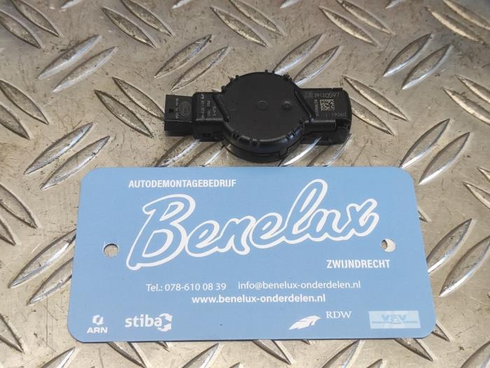 Gebrauchte Regensensor Opel Ampera-e Ampera-e Preis auf Anfrage angeboten von Benelux Zwijndrecht B.V.