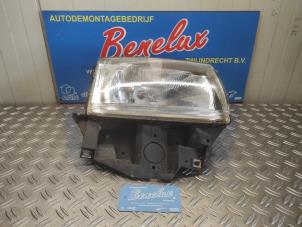 Begagnade Strålkastare, höger Volkswagen Transporter/Caravelle T4 2.5 TDI Pris på förfrågan erbjuds av Benelux Zwijndrecht B.V.