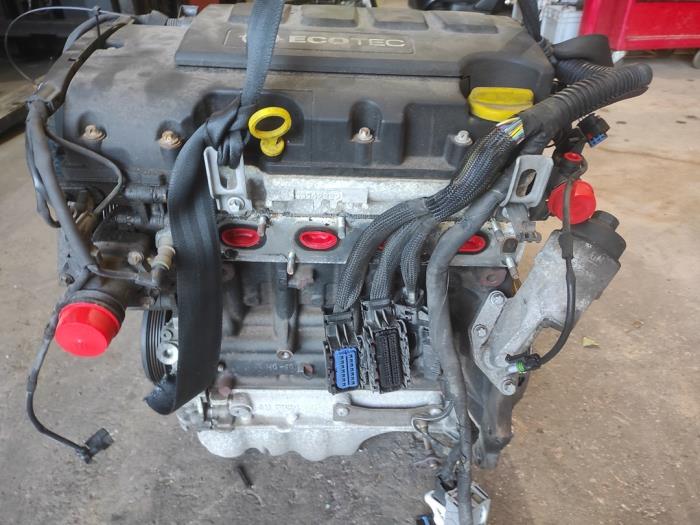 Używane Silnik Opel Corsa E 1.2 16V Cena € 1.000,00 Procedura marży oferowane przez Benelux Zwijndrecht B.V.