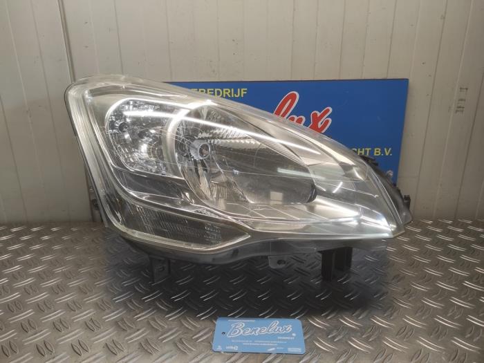Używane Reflektor prawy Citroen Berlingo 1.6 Hdi 75 16V Phase 1 Cena € 100,00 Procedura marży oferowane przez Benelux Zwijndrecht B.V.