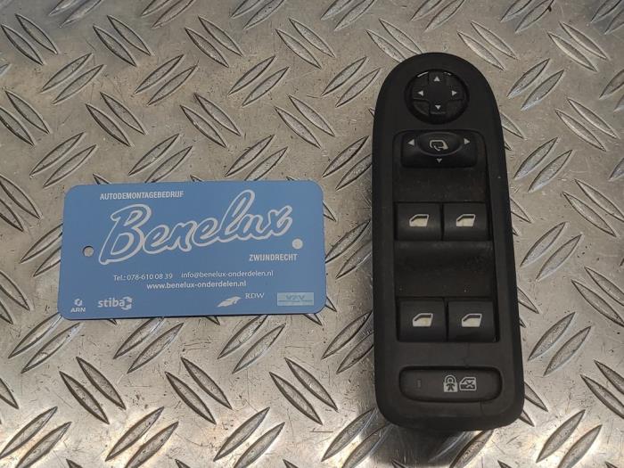 Usados Interruptor de ventanilla eléctrica Citroen C5 III Tourer (RW) 1.6 HDi 16V 115 Precio de solicitud ofrecido por Benelux Zwijndrecht B.V.