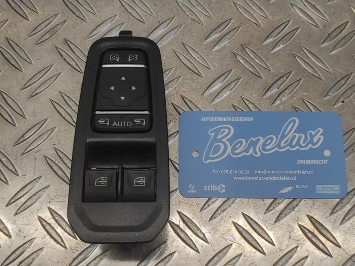 Usados Interruptor de ventanilla eléctrica Renault Trafic (1FL/2FL/3FL/4FL) 2.0 dCi 16V 150 Precio de solicitud ofrecido por Benelux Zwijndrecht B.V.