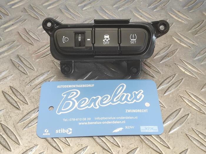 Używane Przelacznik ESP Kia Picanto (JA) 1.0 DPi 12V Cena na żądanie oferowane przez Benelux Zwijndrecht B.V.