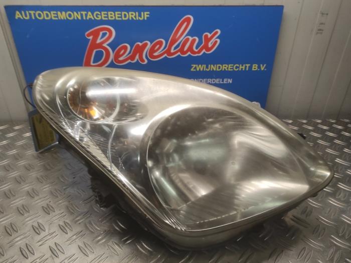 Używane Reflektor prawy Nissan Pixo (D31S) 1.0 12V Cena na żądanie oferowane przez Benelux Zwijndrecht B.V.