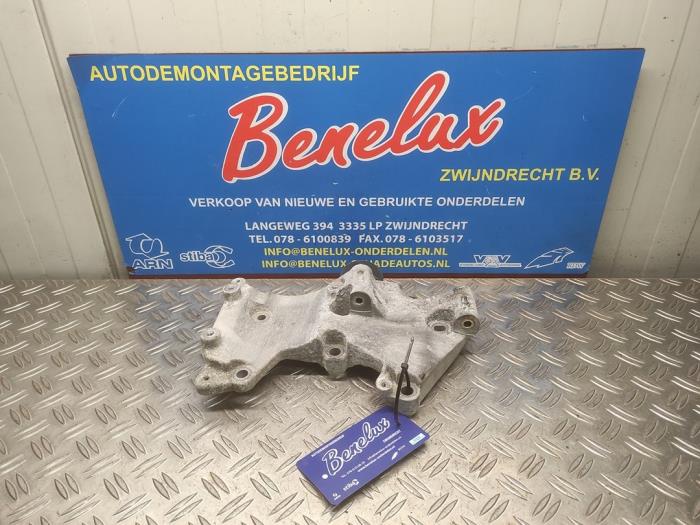 Usagé Support dynamo haut Renault Twingo II (CN) 1.2 Prix € 200,00 Règlement à la marge proposé par Benelux Zwijndrecht B.V.