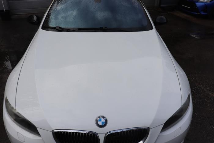 Używane Maska BMW 3 serie (E93) 335i 24V Cena € 200,00 Procedura marży oferowane przez Benelux Zwijndrecht B.V.