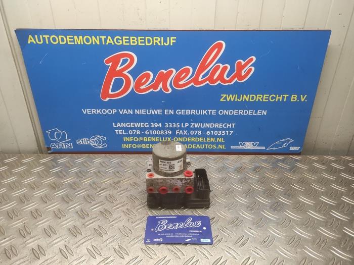 Begagnade ABS-pump Chevrolet Spark (M300) 1.0 16V Bifuel Pris på förfrågan erbjuds av Benelux Zwijndrecht B.V.