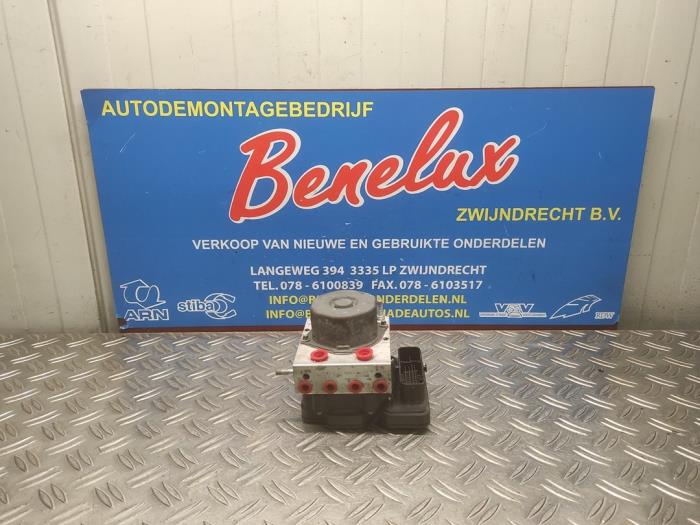 Begagnade ABS-pump Mitsubishi Space Star (A0) 1.0 12V Pris på förfrågan erbjuds av Benelux Zwijndrecht B.V.
