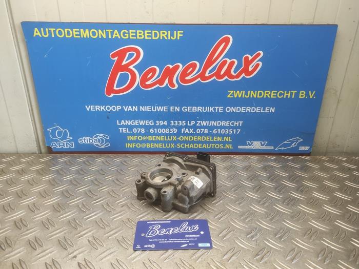 Gebrauchte Drosselklappengehäuse Renault Clio IV Estate/Grandtour (7R) 1.2 TCE 16V GT EDC Preis auf Anfrage angeboten von Benelux Zwijndrecht B.V.