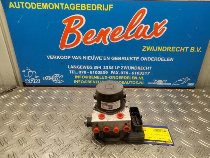 Used ABS pump Opel Crossland (X) 1.2 Turbo 12V Euro 6 Price on request offered by Benelux Zwijndrecht B.V.