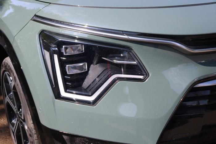 Używane Reflektor prawy Kia Niro II (SG2) 1.6 GDI Hybrid Cena na żądanie oferowane przez Benelux Zwijndrecht B.V.