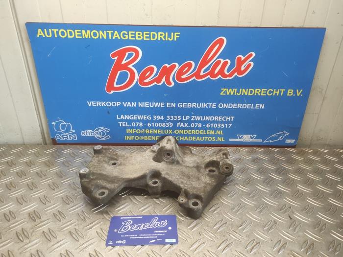 Used Alternator upper bracket Renault Clio III (BR/CR) 1.2 16V 75 Price on request offered by Benelux Zwijndrecht B.V.